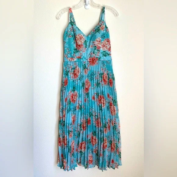 NEW - GUESS - Size 6 - Blue floral pleated midi dress NEW - GUESS - Size 6 - Blue floral pleated midi dress